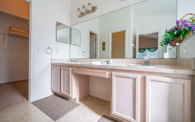 1114 4-bed Pool Home, Liberty Village Kissimmee