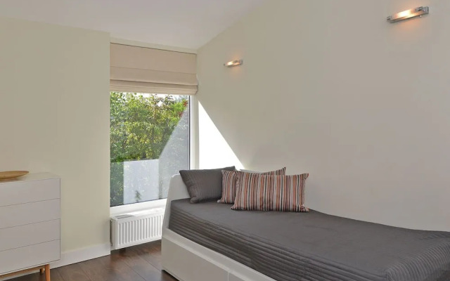 Detached Villa Near Lake Veere