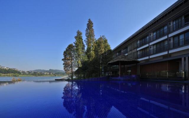 Baiyun Lakeside Hotel