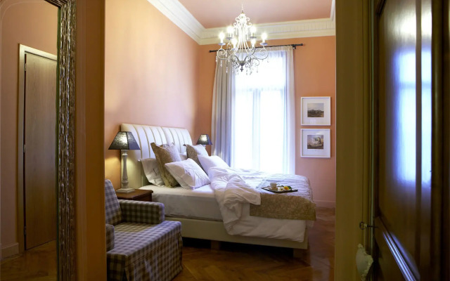 Sweet Home Hotel
