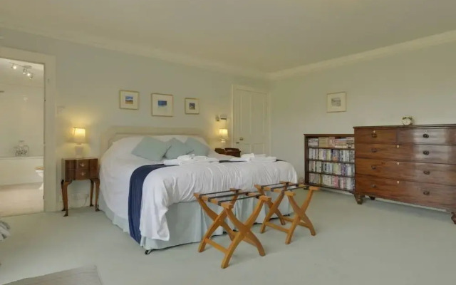 Abbots Manor