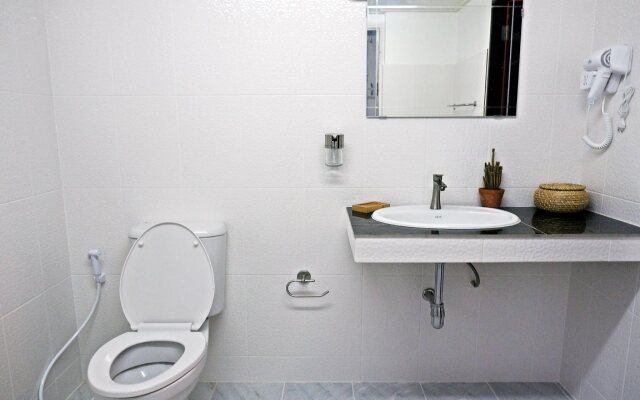 24 Samsen Heritage House