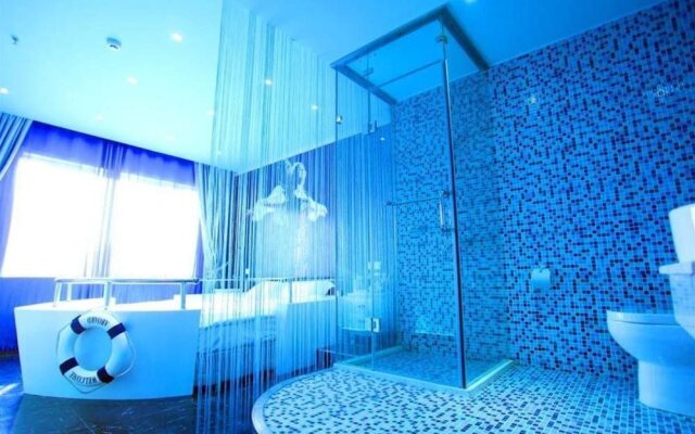 Love in a Fallen City Theme Hotel