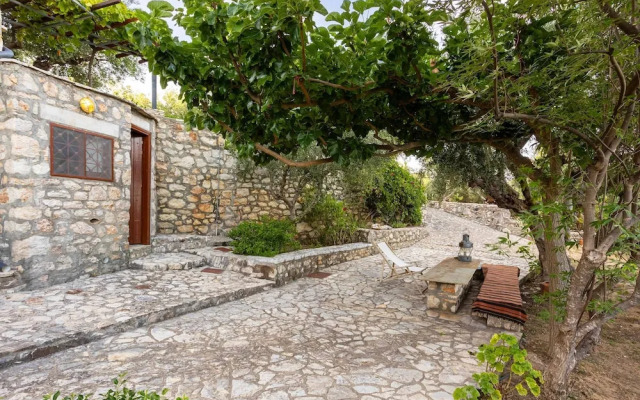 Stone Farmhouse in Groves - Sea Mountain Views