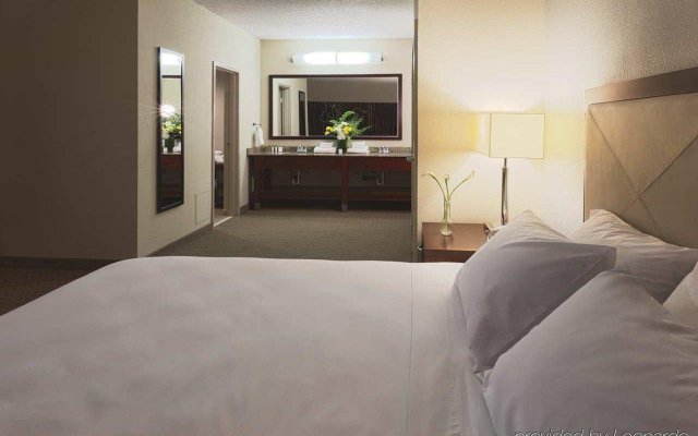 DoubleTree Suites by Hilton Hotel Tampa Bay