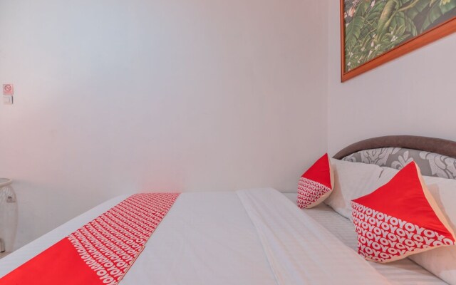 Oyo 2229 Dolfie Residence