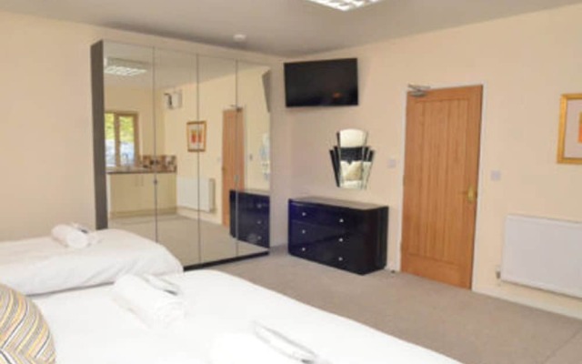 Cotswolds Valleys Accommodation-Stony Hs