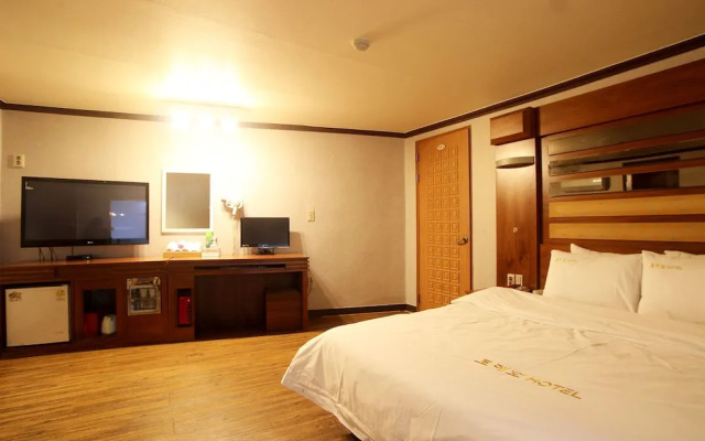 Jeonju Junghwasan-dong Rodeo