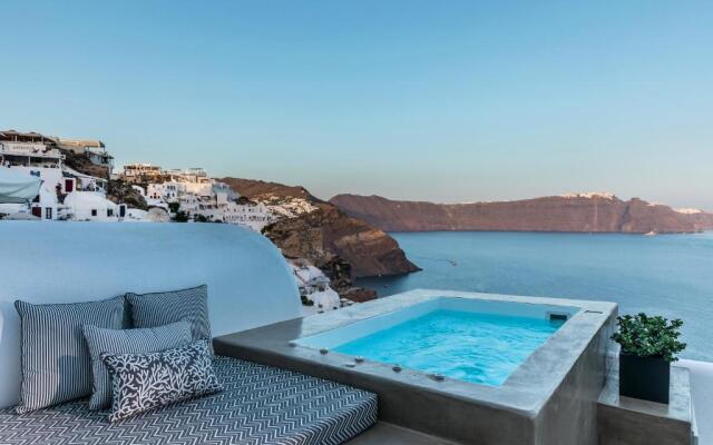 3 Caves by Caldera Houses