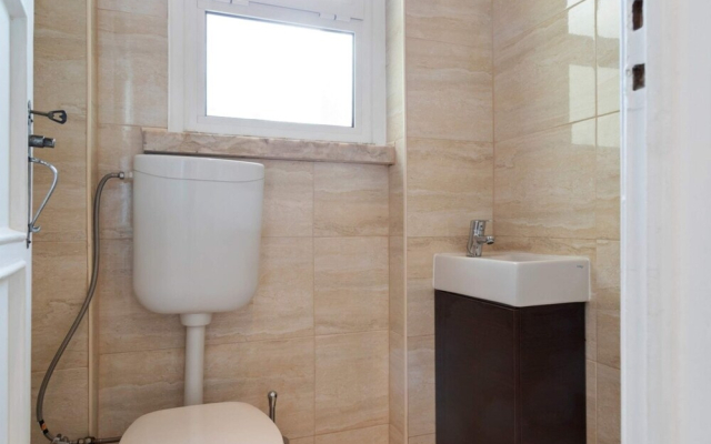 Charming 2 Bedroom Apartment With Balcony