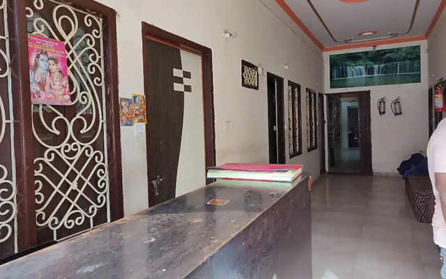 Goroomgo New Ashiyana Palace Varanasi