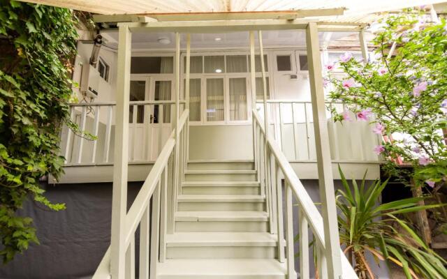 Apartment in Cozy Little Yard