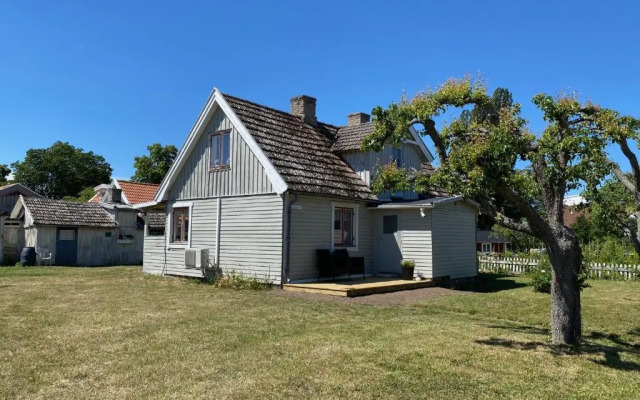 Villa Violen belägen i centrala Borgholm, Öland nära badplats.