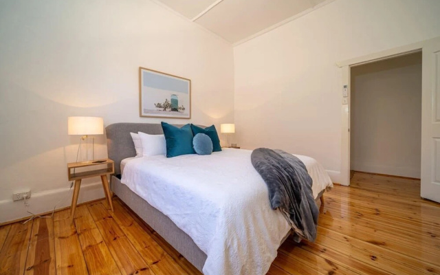Kairos in Keswick-wifi - Netflix - Nespresso – Guest Rooms – Adelaide