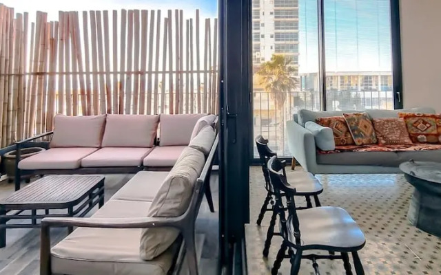 Daniel Royal in Tel Aviv-yafo