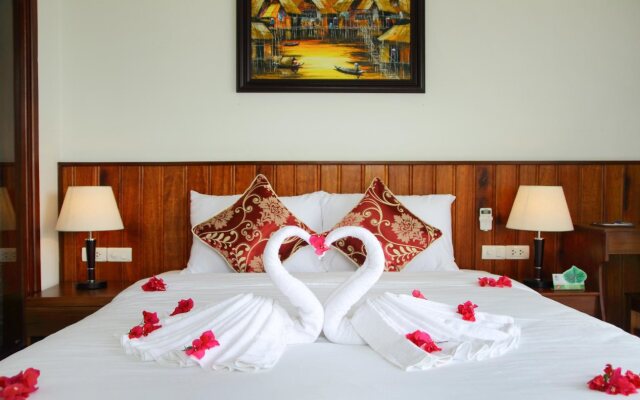 Threeway Riverside Villa