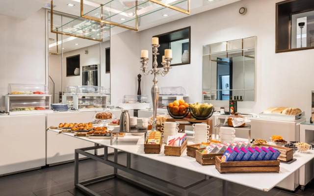 Hospes Puerta de Alcalá, a Member of Design Hotels
