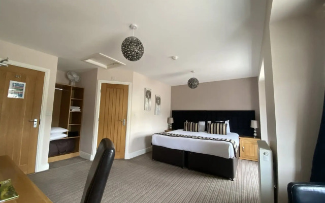The Three Horseshoes Hotel