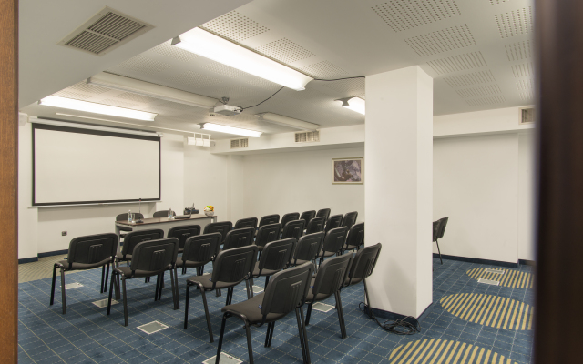 Rosslyn Thracia Hotel