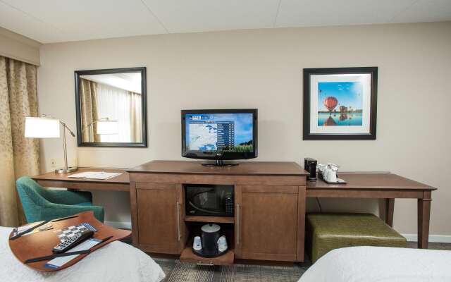 Hampton Inn & Suites Cincinnati-Union Center