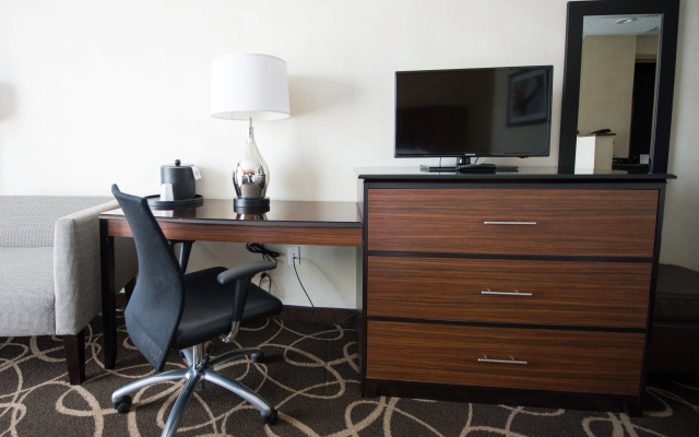 Holiday Inn Newark International Airport by IHG - Image 5