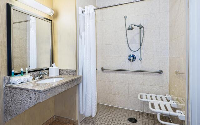 Holiday Inn Express & Suites Cotulla by IHG