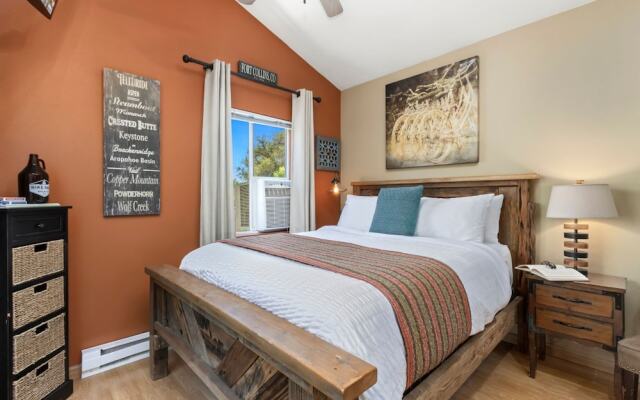 Industrial Old Town Bungalow W/ Free Cruiser Bikes