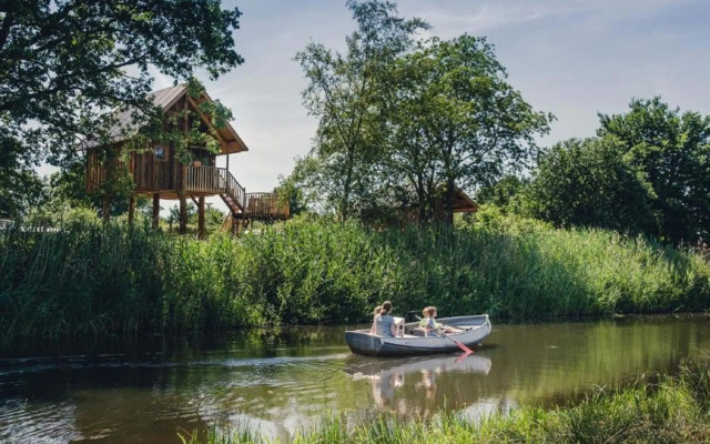 Chalet in Zuna by Tennis Court