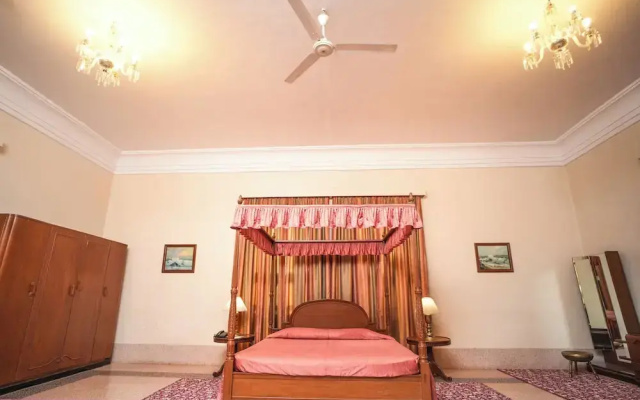 Nilambag palace