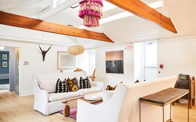 Shelter Harbor Inn