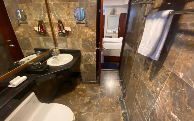 A25 Hotel - 221 Bach Mai
