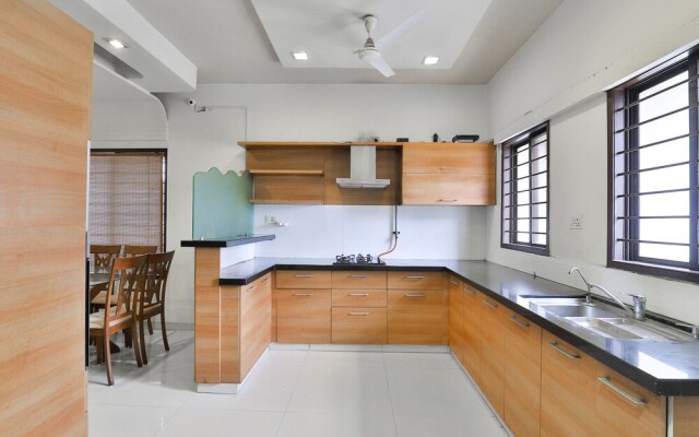 OYO 15508 Shreeji Sangeet Apartments