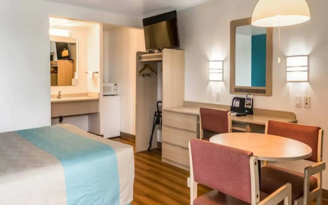 Motel 6 Albany, OR