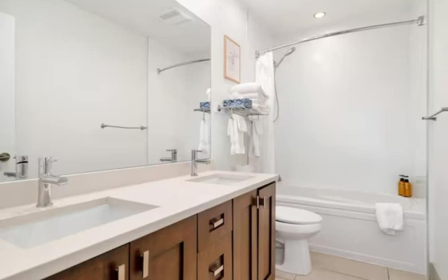 Lakeview Splendor 7BR Penthouse Bliss