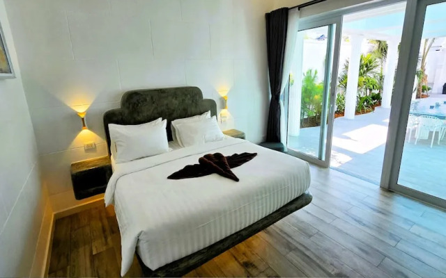STARLAND Luxury Pool Villa Pattaya 8 Bedrooms