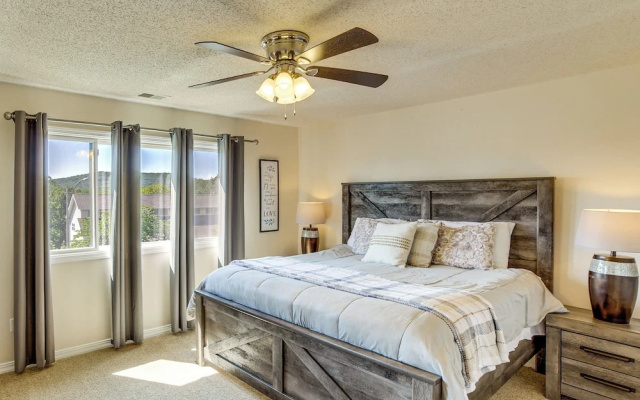 Golf, Pools & Near The Strip! Pointe Royale Condo