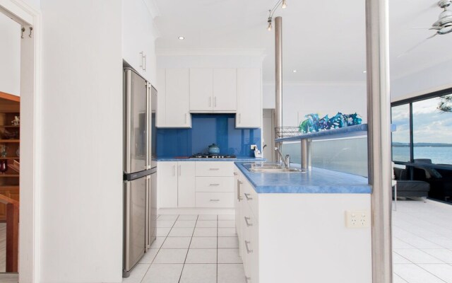 Sandy Point Road, 8, Sandy Bottoms