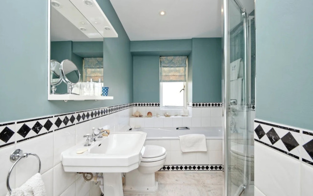 Beautiful & Spacious, 2 Bed in South Kensington