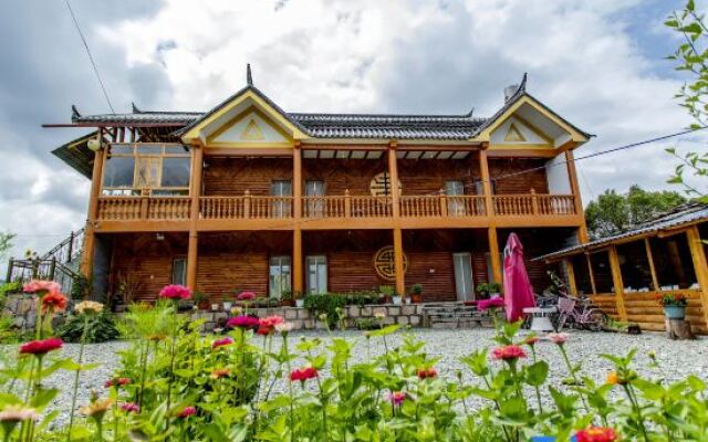 Luguhu Haier Mingzhu Inn