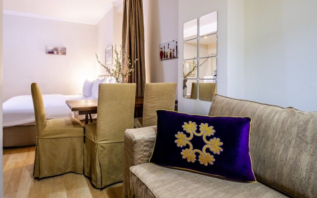 Studio Flat Near Public Transportation in Sisli