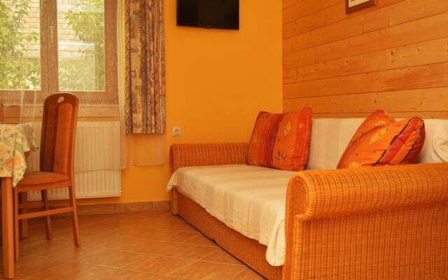 Almaliget Apartmanház