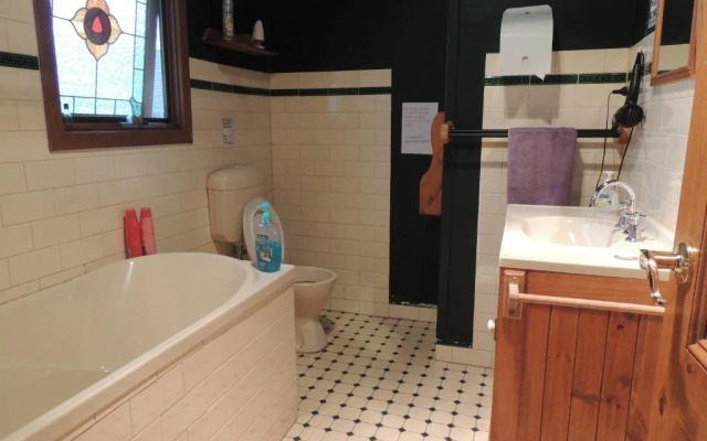 Wozza's B&B and Vault Cafe