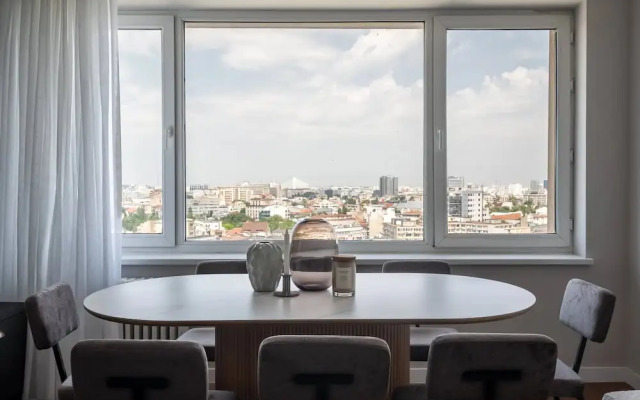 Views of all the Palaces 2BR Stunner