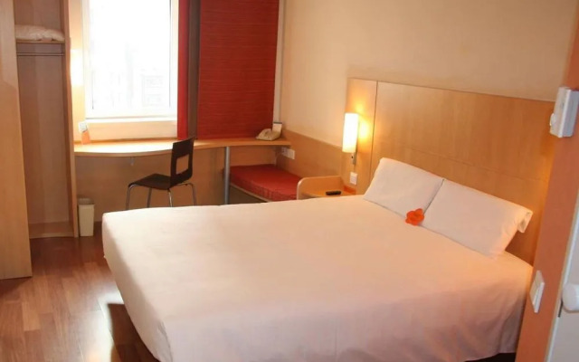 Ibis Dalian Zhongshan Square Hotel