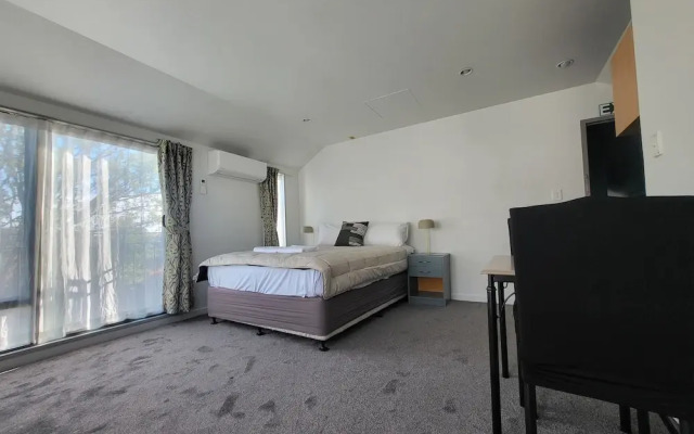 Courtesy Court Motel