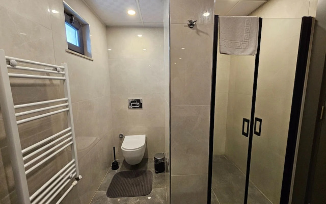 Professionally Maintained Spacious New Suites 2-1