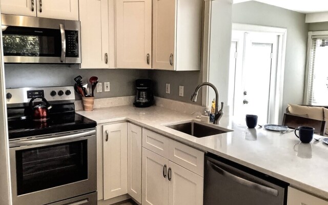 Peacock Bungalow - Right