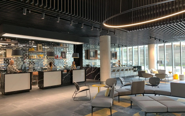 Ola Santiago Providencia, Tapestry Collection by Hilton