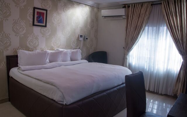 Triple Tee Hotel