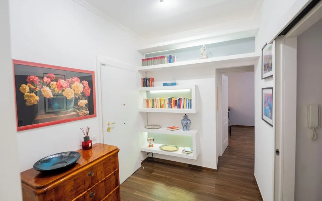 Lovely Design Apartment With Balcony